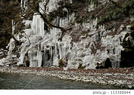 秩父市大滝三十槌の氷柱 秩父市大滝三十槌の氷柱 113388844