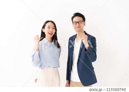 ビジネス　男女　ガッツポーズ 113389740