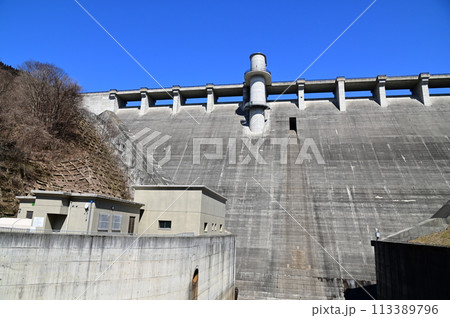 春の早池峰ダムからの風景 113389796