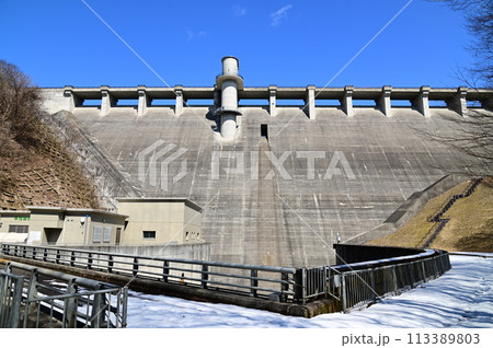 春の早池峰ダムからの風景 113389803