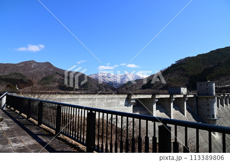春の早池峰ダムからの風景 113389806