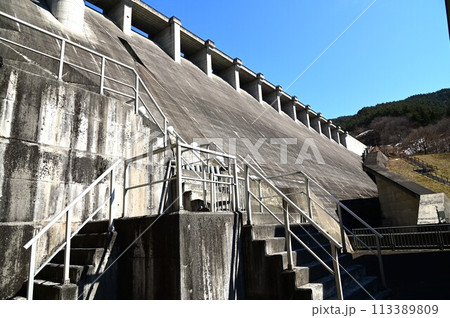 春の早池峰ダムからの風景 113389809