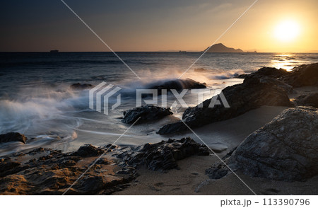 夕暮れの海岸　伊良湖岬 113390796