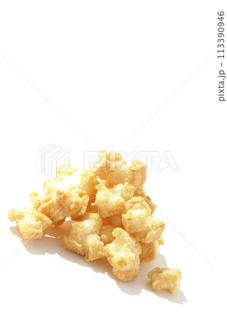 おかきを白背景で撮影 113390946