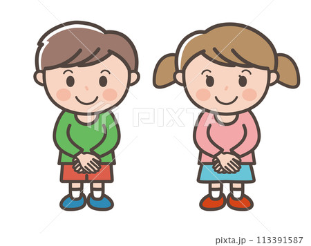手を前で重ねる男の子と女の子の全身イラスト（小学生、幼児、子供） 113391587