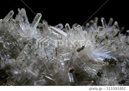 white crystal mineral texture 113391802