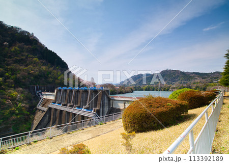 神奈川津久井湖 城山ダムの風景 113392189