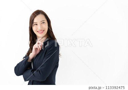 ビジネス　女性　ロングヘア 113392475