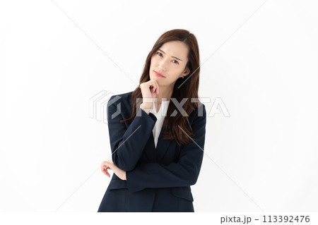 悩む女性 ビジネス 悩む女性 ビジネス 113392476