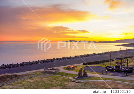 【静岡県】ふじのくに田子の浦みなと公園 黄金色の夕景 【静岡県】ふじのくに田子の浦みなと公園 黄金色の夕景 113393150