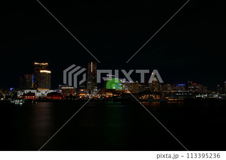 大さん橋から見たみなとみらいの夜景 大さん橋から見たみなとみらいの夜景 113395236