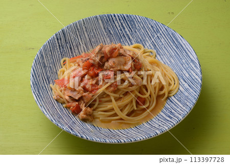 ミニトマトとベーコンのパスタ 113397728