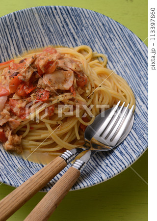 ミニトマトとベーコンのパスタ ミニトマトとベーコンのパスタ 113397860