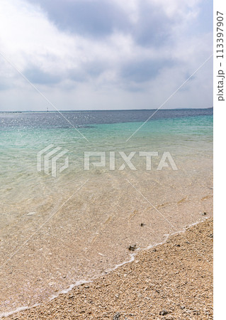 台湾澎湖縣ポンフー島の吉貝島ジーベイのサンゴの砂浜 Taiwan Penghu Jibei  113397907