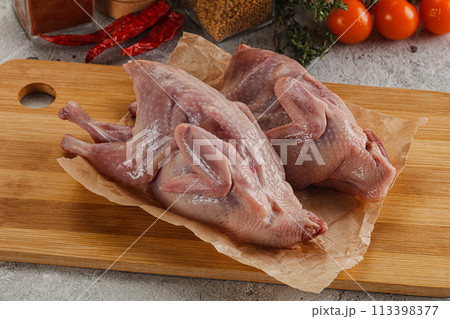 Raw gurmet quail bird preparation Raw gurmet quail bird preparation 113398377