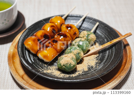 みたらしとよもぎ団子 113399160