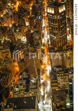 エンパイヤステートビルから見えるニューヨークの夜景 113399294