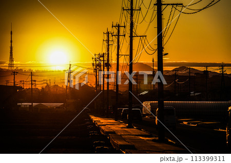 夕景と電柱 夕景と電柱 113399311