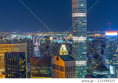 432パーク・アベニューとマンハッタンの夜景 113399323