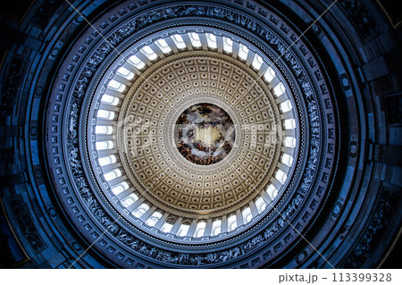 アメリカ合衆国議会議事堂（United States Capitol）の天井画 113399328