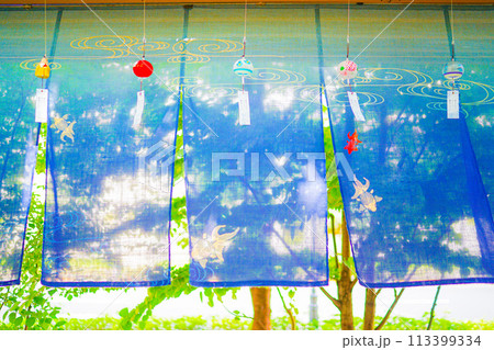 涼し気な青いのれん 涼し気な青いのれん 113399334