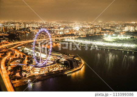 マリーナ・ベイ・サンズ展望台からの夜景(シンガポール) マリーナ・ベイ・サンズ展望台からの夜景(シンガポール) 113399386