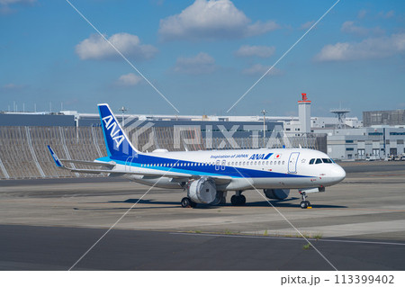 空港 飛行機 羽田空港 離陸 航空会社 エンジン ブレーキ 午前 明るい 管制塔 ターミナル 整備 空港 飛行機 羽田空港 離陸 航空会社 エンジン ブレーキ 午前 明るい 管制塔 ターミナル 整備 113399402