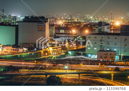 川崎マリエン(神奈川県川崎市)から見える京浜工業地帯 川崎マリエン(神奈川県川崎市)から見える京浜工業地帯 113399768