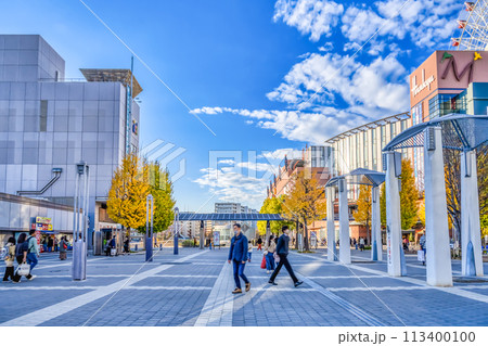 横浜市都筑区の都市風景　センター北駅　モザイクモール港北 113400100