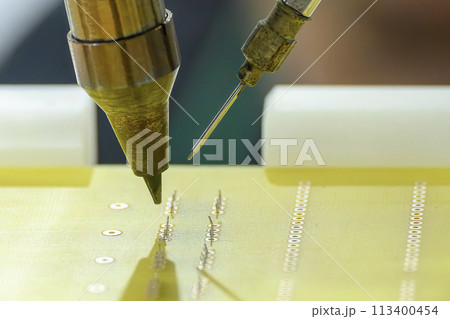 The automatic soldering machine operation with PCB board. 113400454