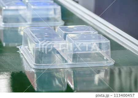 The food container box production process by automatic system  from plastic injection mold machine. 113400457