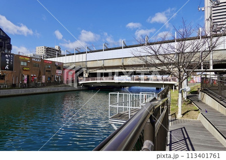 南海電車堺駅南側にある堺のんびりクルーズ遊覧船の船着場の風景　大阪府堺市堺区 113401761