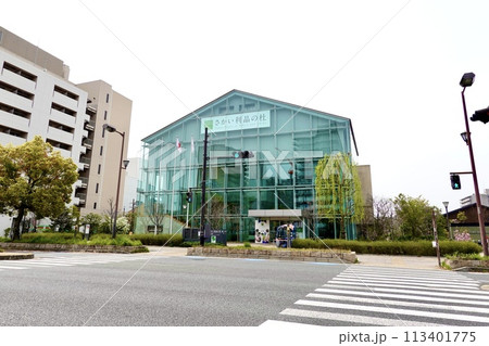 さかい利晶の杜のガラス造りの建物が見える風景 大阪府堺市堺区 さかい利晶の杜のガラス造りの建物が見える風景 大阪府堺市堺区 113401775