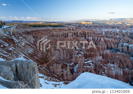 朝日に染まるブライスキャニオン 113401809