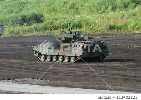 訓練展示に参加する陸上自衛隊の89式装甲戦闘車 訓練展示に参加する陸上自衛隊の89式装甲戦闘車 113402123