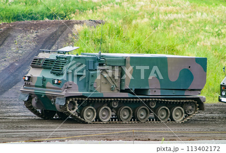 訓練展示に参加する陸上自衛隊のMLRS 訓練展示に参加する陸上自衛隊のMLRS 113402172