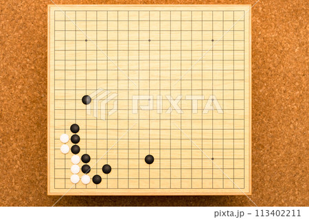 囲碁 は 中国発祥 とされる ボードゲーム 【 囲碁 の 対局 の イメージ 】 113402211