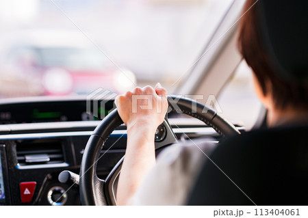 ライドシェア が 解禁 され 一般 ドライバー が 自家用車 で タクシー不足 を補う ライドシェア が 解禁 され 一般 ドライバー が 自家用車 で タクシー不足 を補う 113404061