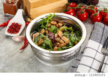 White canned beans with arugula and dry tomatoes White canned beans with arugula and dry tomatoes 113405372