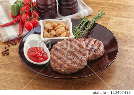 Grilled beef burger cutlet with sauce 113405458