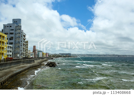 沖縄　北谷町　砂辺周辺の風景　宮城海岸 113408668