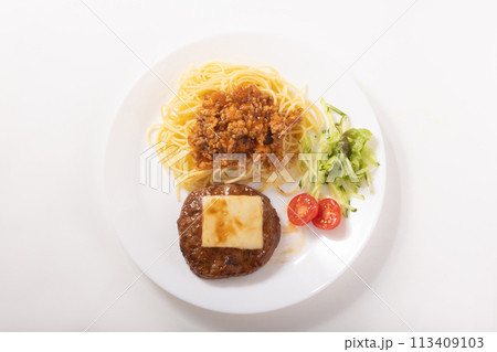 ハンバーグとミートソーススパゲティ 113409103