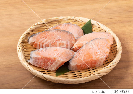 冷凍 塩銀さけ (チリ産 養殖)(宮城県加工) 冷凍 塩銀さけ (チリ産 養殖)(宮城県加工) 113409588