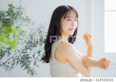 若い女性のビューティーイメージ 若い女性のビューティーイメージ 113410210