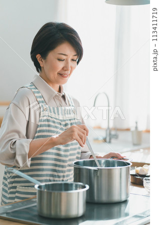 a forty-something woman 113411719