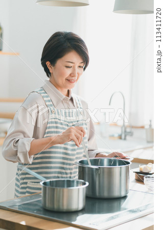 a forty-something woman 113411720