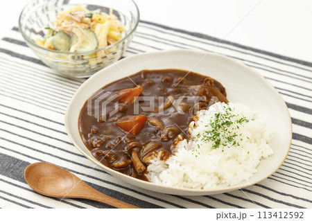 ハヤシライスとマカロニサラダ ハヤシライスとマカロニサラダ 113412592
