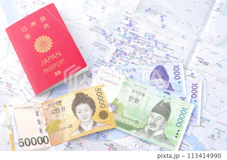 日本のパスポート(一般旅券10年用赤色)と、韓国の通貨ウォンKRWの紙幣を用意して、韓国旅行を計画 日本のパスポート(一般旅券10年用赤色)と、韓国の通貨ウォンKRWの紙幣を用意して、韓国旅行を計画 113414990