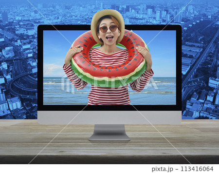 Business summer holiday online concept 113416064