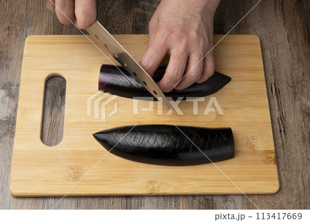 茄子を切る 茄子を切る 113417669